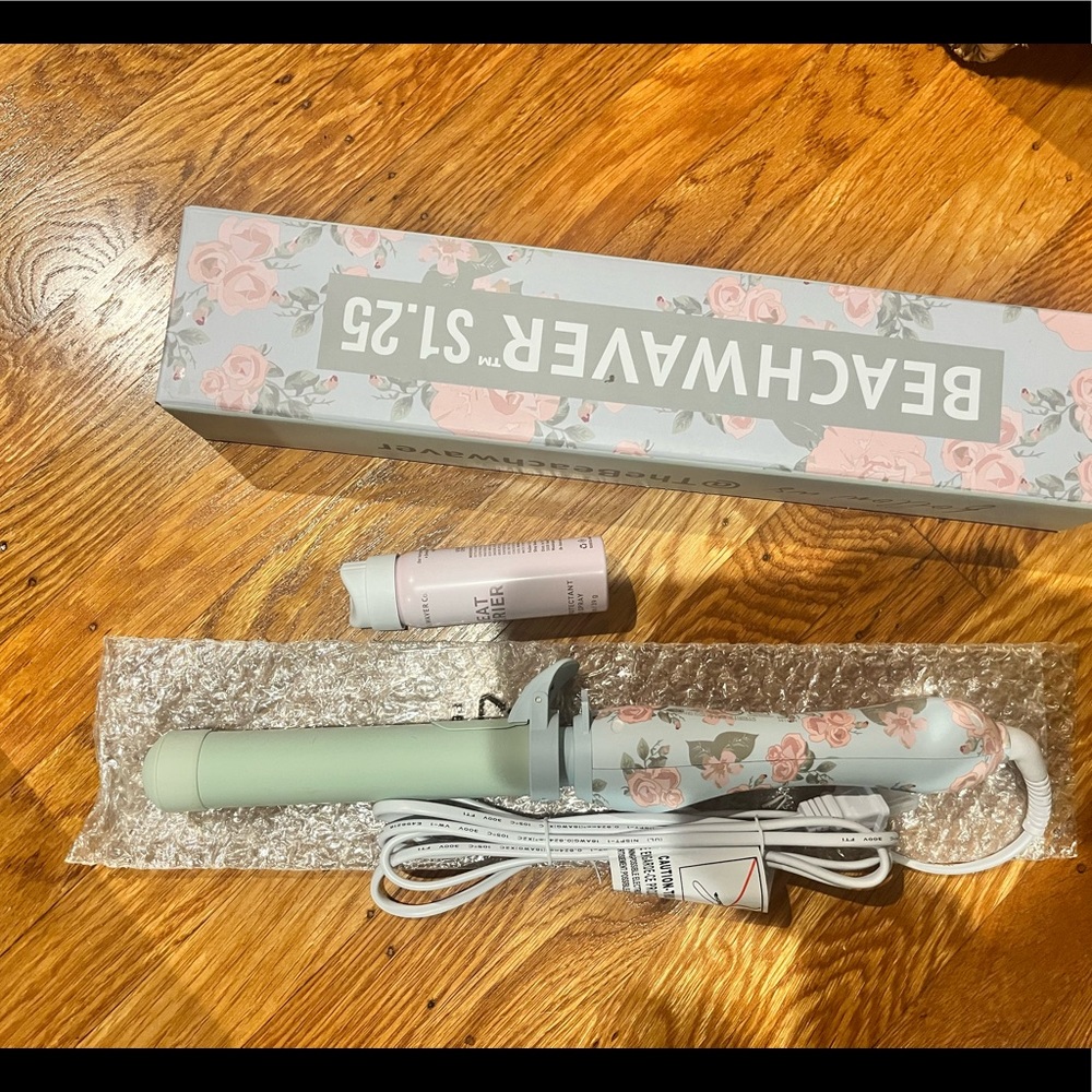Beachwaver wand 1.25 now out of stock. Brand new.
